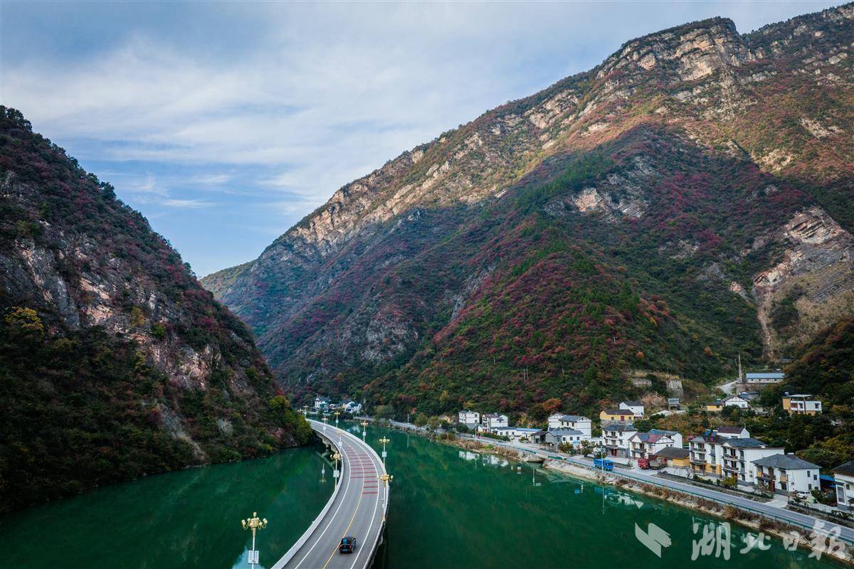 湖北日报兴山最美公路拉升库区幸福指数